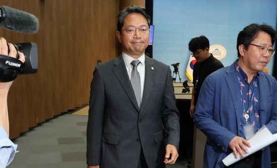 김승원 법무부 장관 후보자, 지명 20일만 자진 사퇴