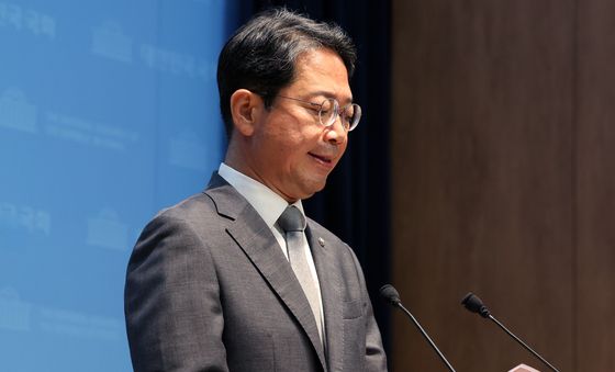 착잡한 표정의 김승원 후보자