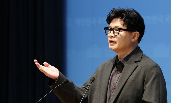 기자회견하는 한동훈 무소속 의원
