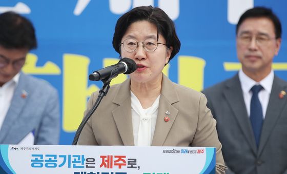 대정부 건의문 낭독하는 고의숙 제주도교육감