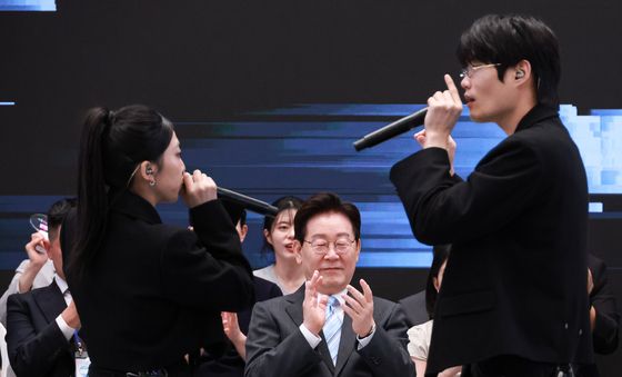 공연 바라보는 이재명 대통령