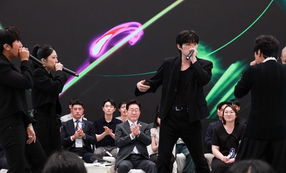 공연 바라보는 이재명 대통령