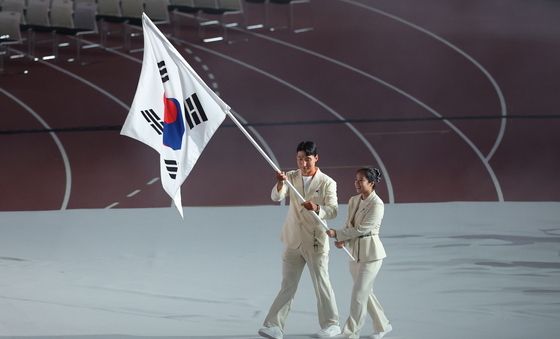 김동용·신유빈 '태극기 들고 입장'