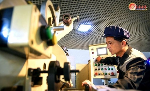 "퇴근 미루고 일한다"…北, 당 간부들의 '분투' 주문