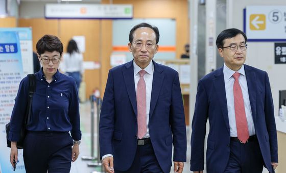 '계엄 표결 해제 방해 혐의' 추경호 시장 공판 출석