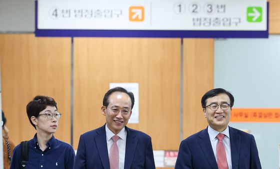서울지방법원 공판 출석하는 추경호 시장