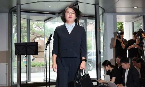 첫 출근하는 용혜인 후보자