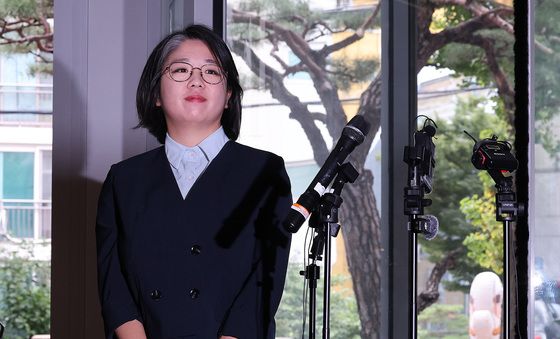 첫 출근하는 용혜인 후보자