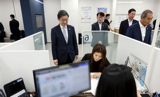 이억원 금융위원장, SCB 시범운용 현장방문