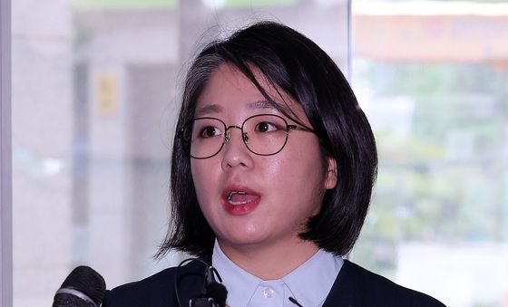 답하는 용혜인