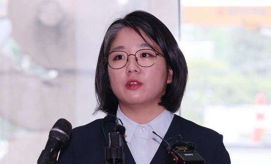 질문에 답하는 용혜인