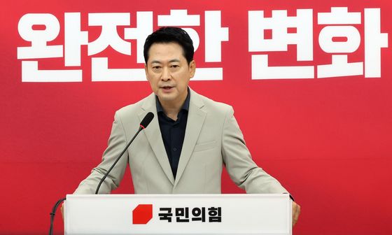 기자회견하는 장동혁 대표