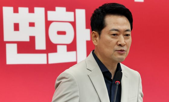 기자회견하는 장동혁 대표