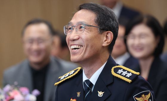 환하게 웃는 유재성 직무대행