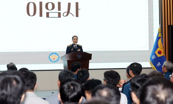 이임사하는 유재성 직무대행