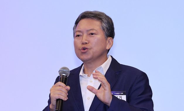 강연하는 박남기 광주교대 명예교수