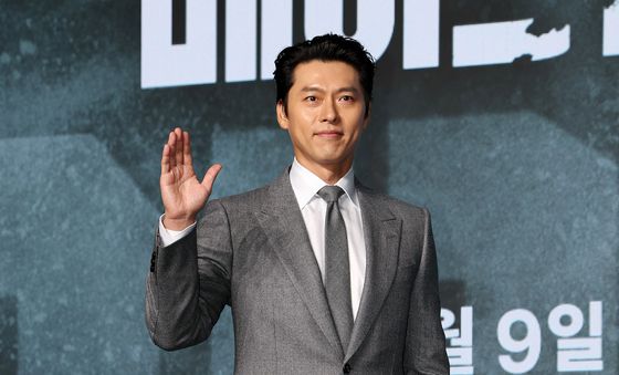 현빈, 멋진 손인사