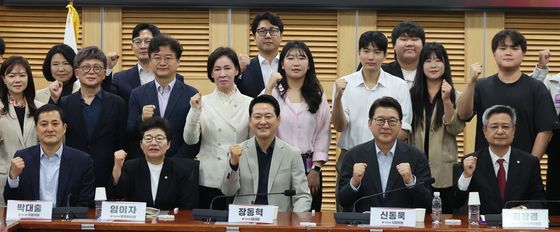 파이팅 외치는 장동혁 대표