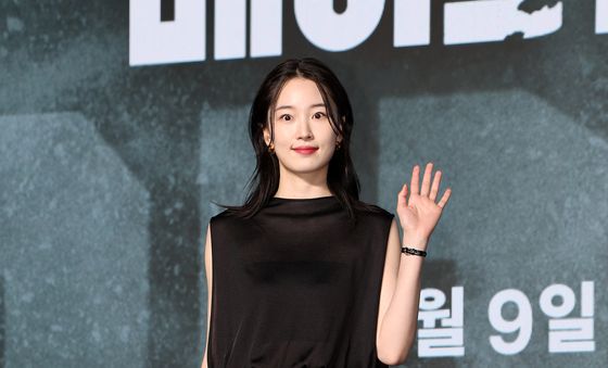 원지안, 블랙 여신의 손인사