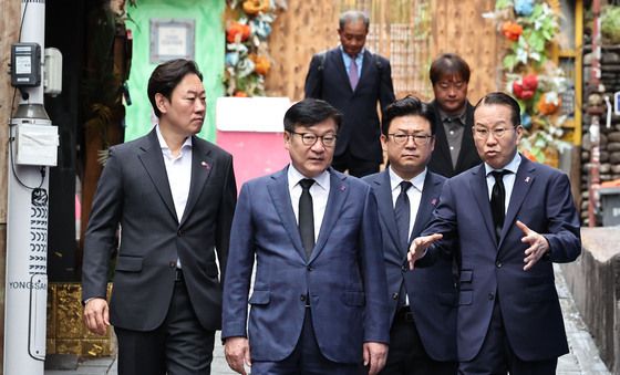 이태원 참사현장 둘러보는 정점식 원내대표