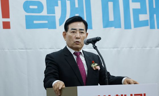취임사하는 김화진 시장위원장