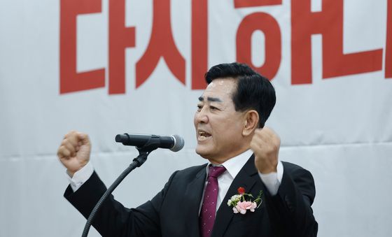 취임사하는 김화진 전남광주시당 위원장