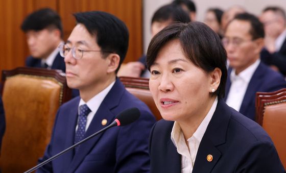 질의에 답하는 송미령 장관