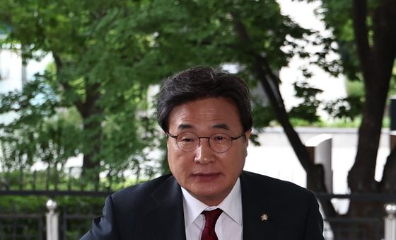 외교부 도착한 김대식 야당 간사