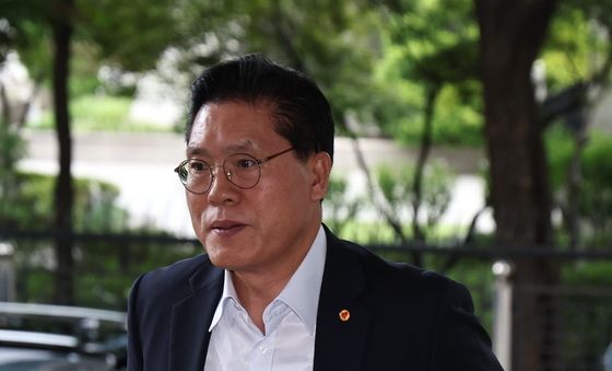 외교부 도착한 송석준 국회 외통위원장