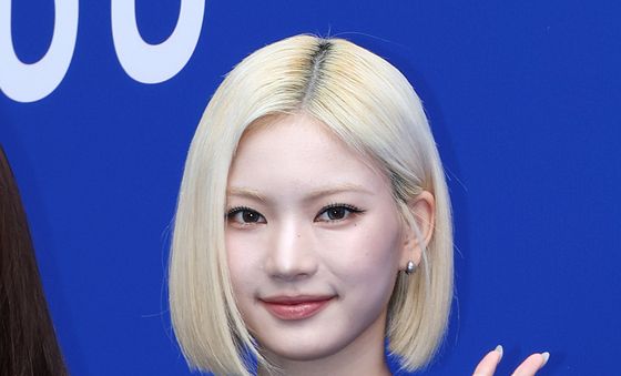 스테이씨 아이사, 상큼 손인사