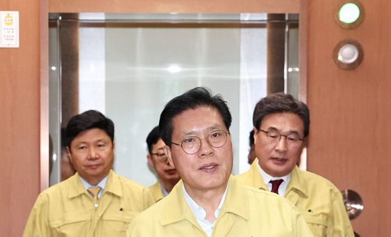 외교부 방문 마친 송석준 외통위원장