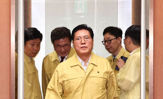 외교부 방문 마친 송석준 국회 외통위원장