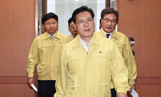 외교부 방문 마친 송석준 국회 외통위원장