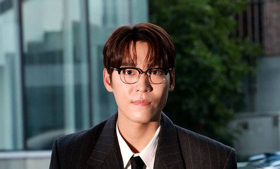존박 '멋진 수트 입고'