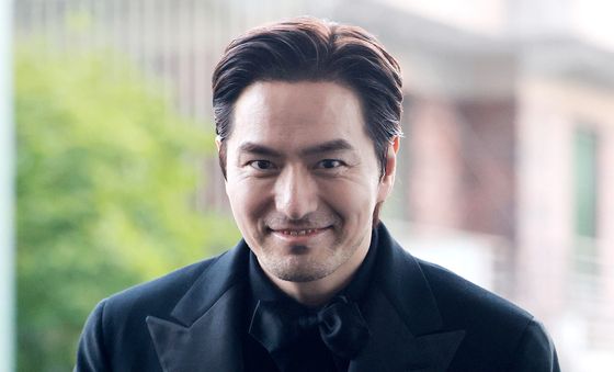 CJ 나이트 행사 참석하는 이진욱