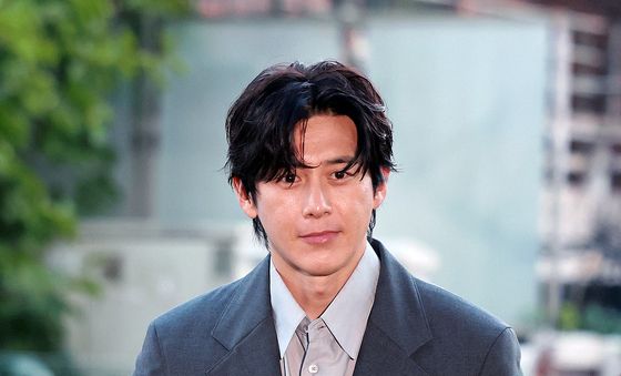 CJ 나이트 행사 참석하는 배우 고수