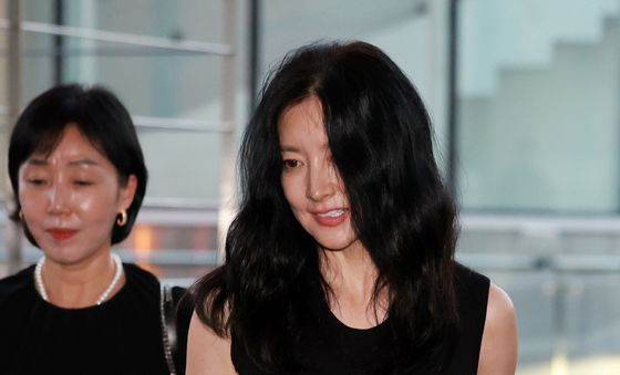 CJ 나이트 행사 참석하는 이영애