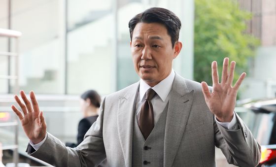 인사하는 박성웅