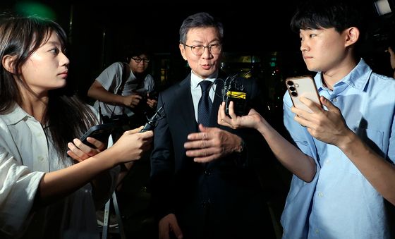 피의자 신분 조사 받고 나온 정몽규 전 대한축구협회장
