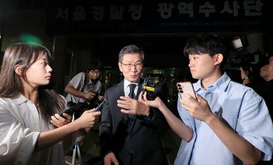 경찰 조사 받고 귀가하는 정몽규 전 대한축구협회장