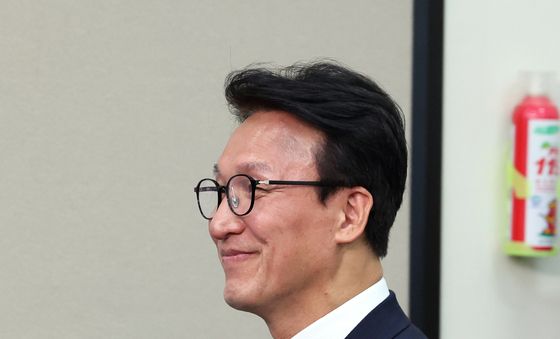 기자 간담회 참석하는 김민석 대표