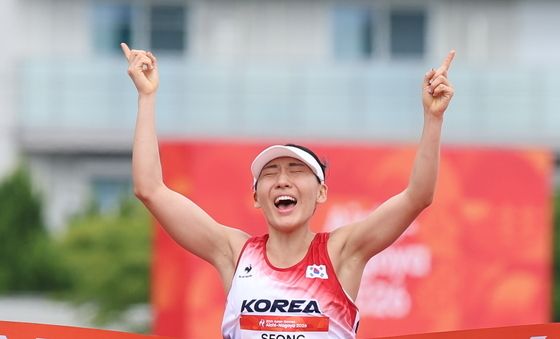성승민 '내가 해냈다…대한민국 선수단 첫 금메달'