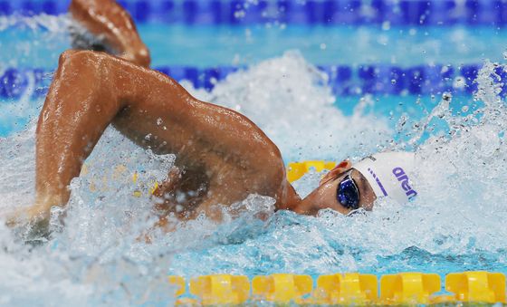 AG 남자 100m 자유형 예선서 역영하는 김영범