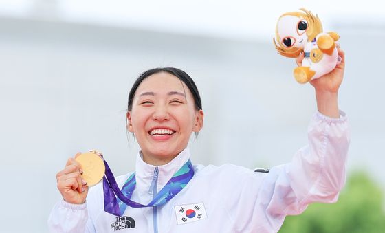성승민, 금빛 미소