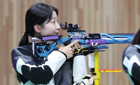 반효진 '과녁 향한 집중'