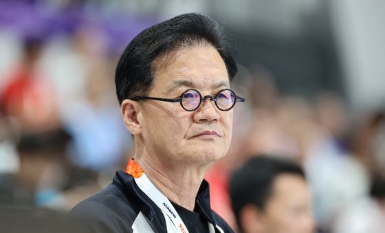 경기 지켜보는 장갑석 총감독