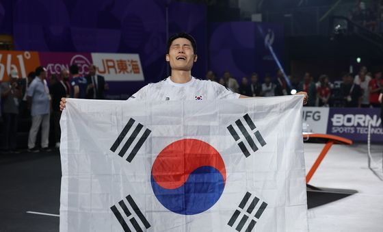 '태극기 든 챔피언'