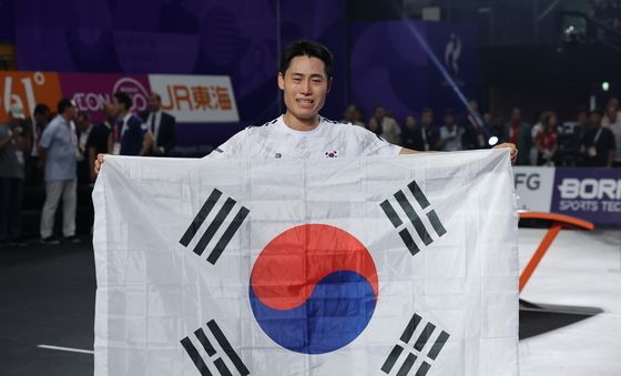 태극기 든 이준석, 초대 챔피언의 눈물