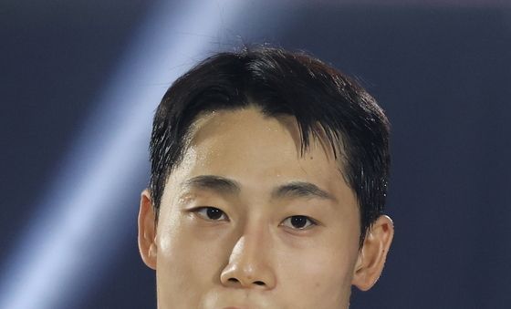 금메달 깨무는 테크볼 이준석