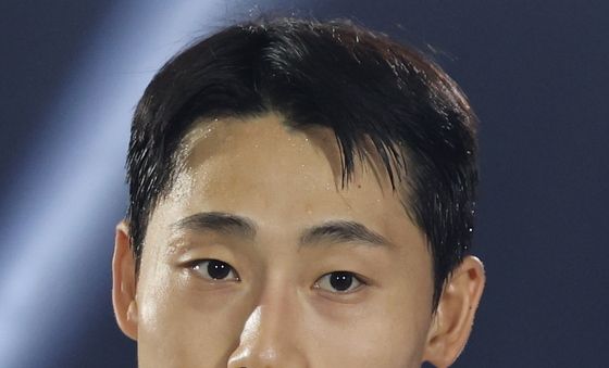 금메달 깨무는 테크볼 이준석
